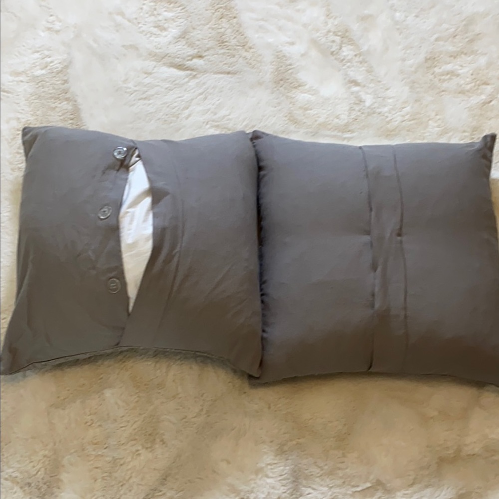 Set of TWO Pottery Barn Pillow Cases - Picture 7 of 8